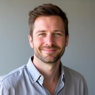 Tom Baker - Grooming & Wellness Assistant